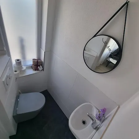 Haus Mit Garten Und Parkplaetzen Будинок відпочинку Грац
