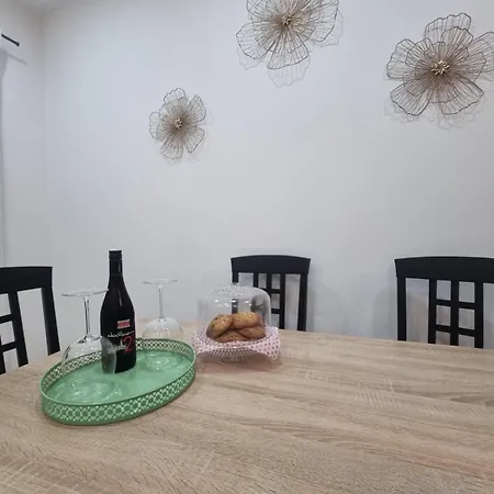 Haus Mit Garten Und Parkplaetzen Holiday home Graz